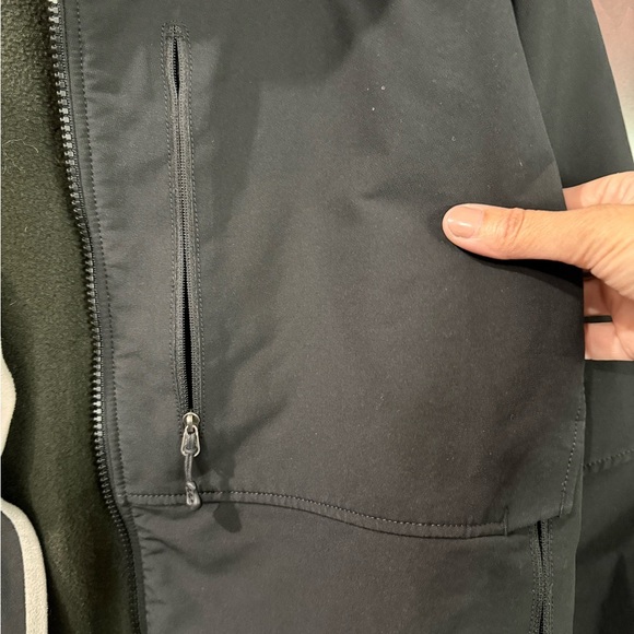 Men’s Patagonia Black Performance Jacket with Sporty Design - Picture 6 of 11